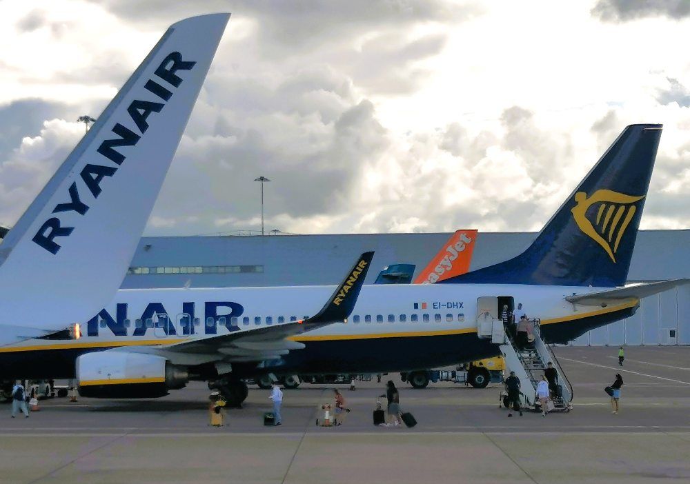 High fuel prices squeeze easyJet and Ryanair profits